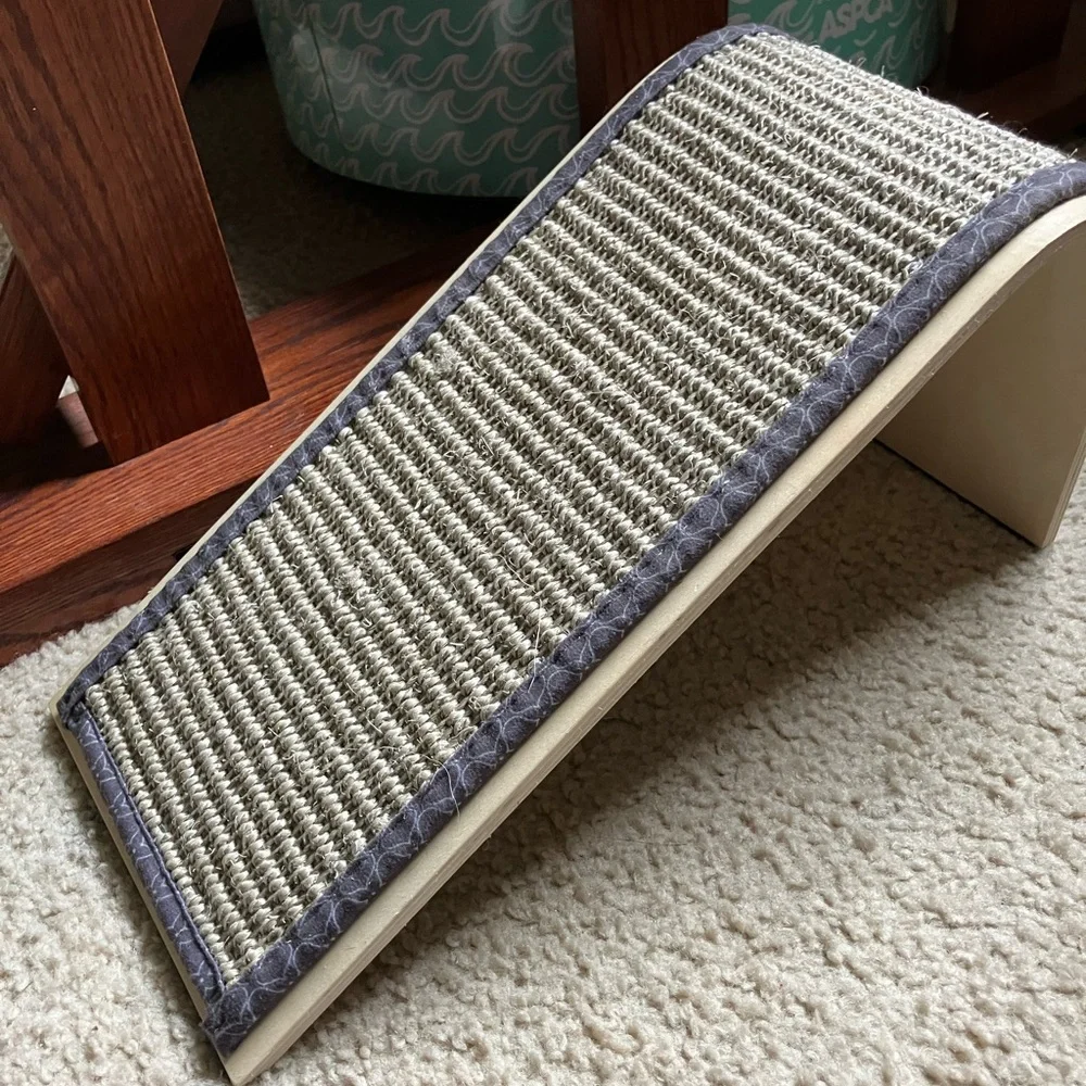 NWT Cat Scratcher